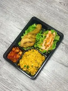 Cơm chiên gà mắm tỏi - 79.000 ₫ tại Bento - Mỳ Ý, Steak Bò Mỹ & Cơm Bò Hầm - Vạn Kiếp