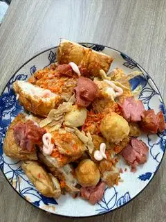Hình ảnh bánh mì nướng xúc xích cá viên full topping