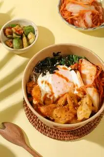 Hình ảnh Cơm Trộn Gà Xào Cay