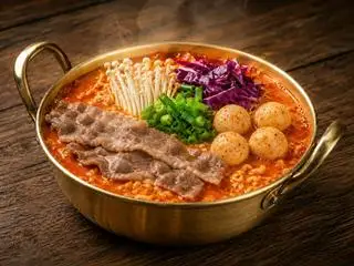 Mì cay kim chi thịt bò Canada - 63.000 ₫ tại Anh Hai Lít - Mì Cay, Trà Sữa & Ăn Vặt - Dương Khuê