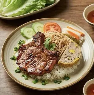 Hình ảnh Cơm tấm sườn nướng mật ong + chả (tặng canh rong biển thịt bằm)