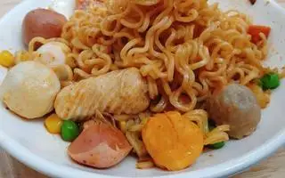 Hình ảnh Mỳ trộn xúc.xích