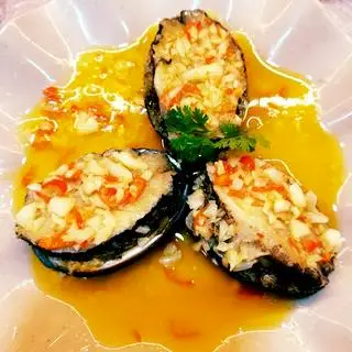 Hình ảnh 6 con bào ngư sốt bơ cay