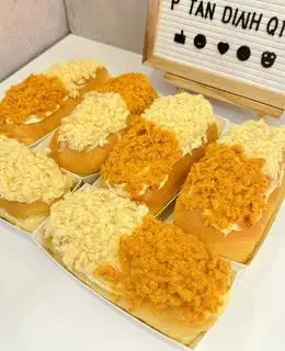  Bánh mì phô mai tan chảy hoàng kim  - 58.000 ₫ tại Tiệm Bánh Kem Bảo Linh - Nguyễn Hữu Cầu