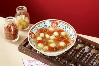 Hình ảnh Chè sen tuyết yến nhựa đào