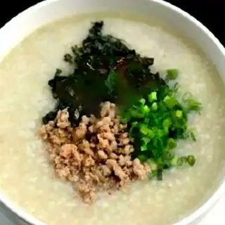Hình ảnh Cháo Gà Ác - nấu kèm hành - tía tô