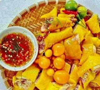 Gà ủ muối nguyên con ôm trứng chặt sẵn - 235.000 ₫ tại K.T Food - Gà Ủ Muối Hoa Tiêu & Chân Gà Sốt Thái - Trần Quang Cơ