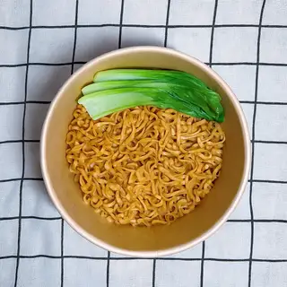 Hình ảnh Mì trộn kèm cải thìa
