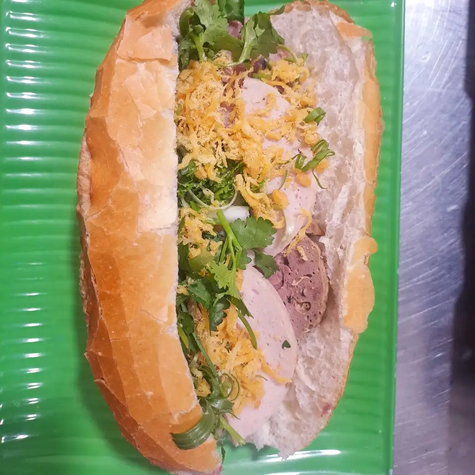 Bánh Mì Thịt Nguội  - 33.000 ₫ tại Bà 2 - Bột Chiên & Cơm Cuộn - Lê Văn Lương
