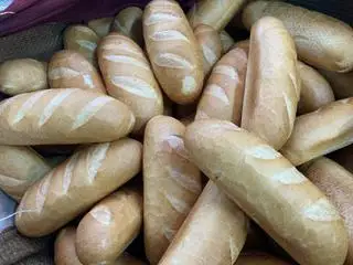 Bánh mì không - 3.900 ₫ tại Bánh Mì Minh Châu - Hoàng Diệu