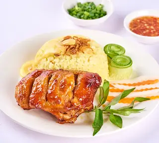 Cơm gà xối mỡ  - Coca - 68.000 ₫ tại Cơm Gà Xối Mỡ Dinh Ý - Đường Số 23