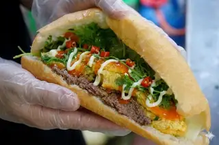 Hình ảnh Bánh mỳ pate trứng