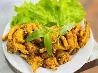 Chân gà chiên mắm  - 94.000 ₫ tại Tao Ngộ Quán - Lẩu Gà Lá É Phú Yên - chung cư Nguyễn Ngọc Phương