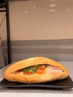 Hình ảnh Bánh Mỳ Pate Chả Xúc Xích