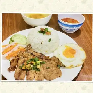 Hình ảnh Cơm Tấm Sườn, Ốp La