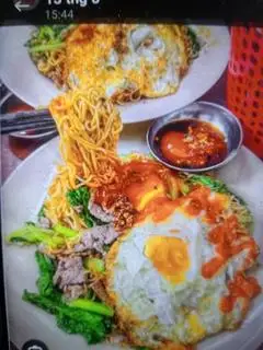 Hình ảnh mì xào bò trứng 