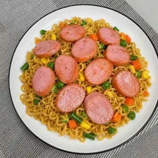 Hình ảnh Mì trộn xúc xích