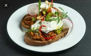 Hình ảnh Bbq pulled chicken poached eggs on toast