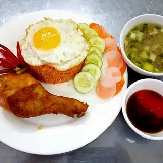 Cơm Đùi Gà Ốp La - 55.000 ₫ tại Cơm Gà Xối Mỡ Tư Điền 2 - Lê Đức Thọ