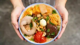 Hình ảnh Bún riêu Giò (gồm 1 Riêu tôm, 1 Giò, 1 Huyết, 2 Đậu hủ, 2 Da heo, 1 Trứng cút)