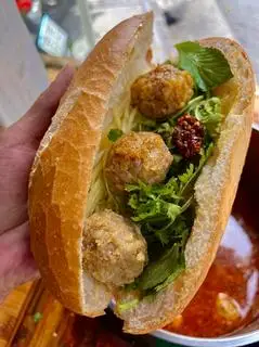Hình ảnh Bánh mì 3 viên xíu mại