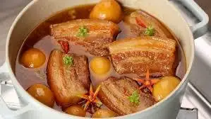 Cơm Thịt Kho Tàu - 45.000 ₫ tại Cơm & Bánh Cuốn Hoàng Thơm - Nguyễn Gia Trí