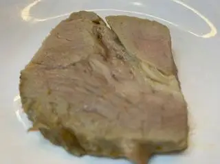 Hình ảnh thịt charsiu ngâm.