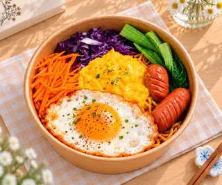 Hình ảnh Mì Trộn Trứng + Xúc Xích sốt Hàn