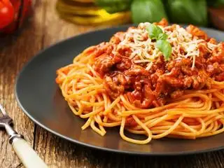 Spaghetti bolognese ( Mì Ý bò bằm) - 51.000 ₫ tại AH Kitchen - Cơm Gà Mì Ý - Nguyễn Thái Bình 