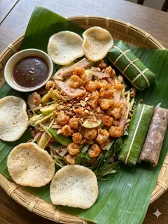 Hình ảnh Tré trộn đặc biệt vị nhà cô Hoa tặng bánh phồng tôm