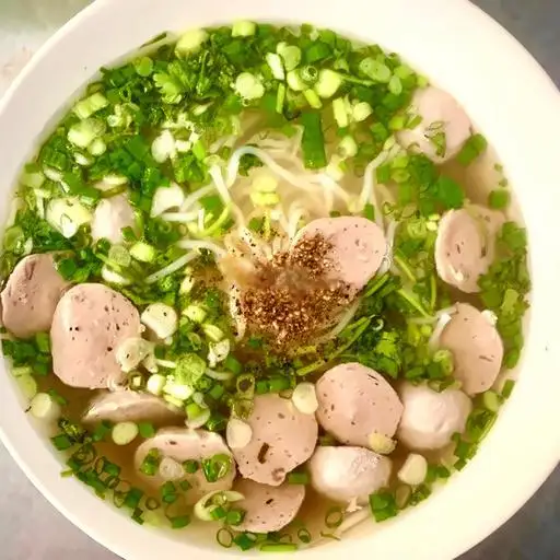Bún bò viên ((đã bao gồm tô lớn muỗng đũa) - 60.000 ₫ tại Phở Anh - Phở & Hủ Tiếu - Trần Đình Xu