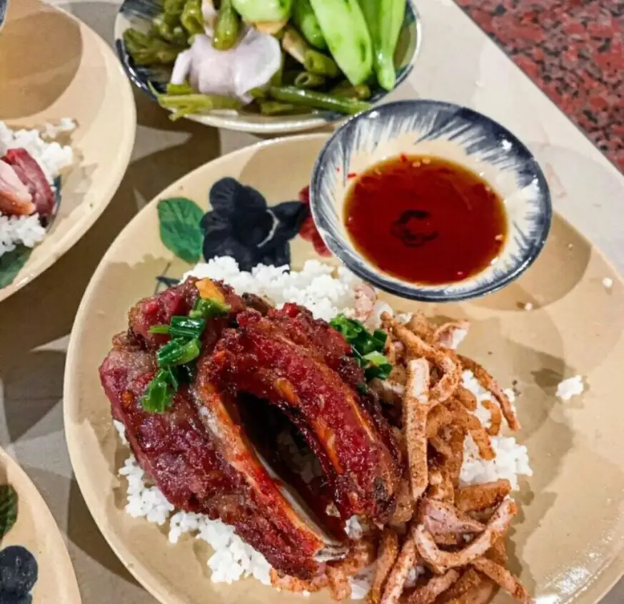 Hình ảnh Cơm sườn cây quay