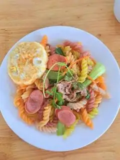 Hình ảnh Nui Xào bò + Trứng + xúc xích + chanh dây 
