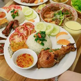 Cơm đùi gà - bì - canh cải thịt bằm - 95.000 ₫ tại Cơm Tấm Sườn Mỡ - Hòa Bình