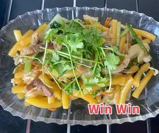 Nui xào bò - 55.000 ₫ tại Cơm Gà Xối Mỡ Win Win - Ung Văn Khiêm