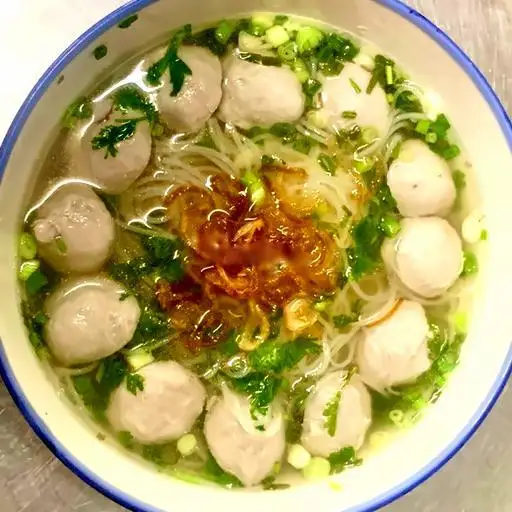 Hủ tiếu bò viên (đã bao gồm tô lớn muỗng đũa) - 60.000 ₫ tại Phở Anh - Phở & Hủ Tiếu - Trần Đình Xu