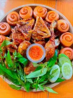 Gà nướng mắm nhĩ kèm 10 bánh bao - 259.000 ₫ tại Gà Nướng & Sườn Nướng A Trung 47 - Nguyễn Thượng Hiền