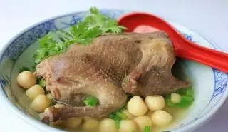 Hình ảnh Mì chim câu nửa con hầm ngải cứu