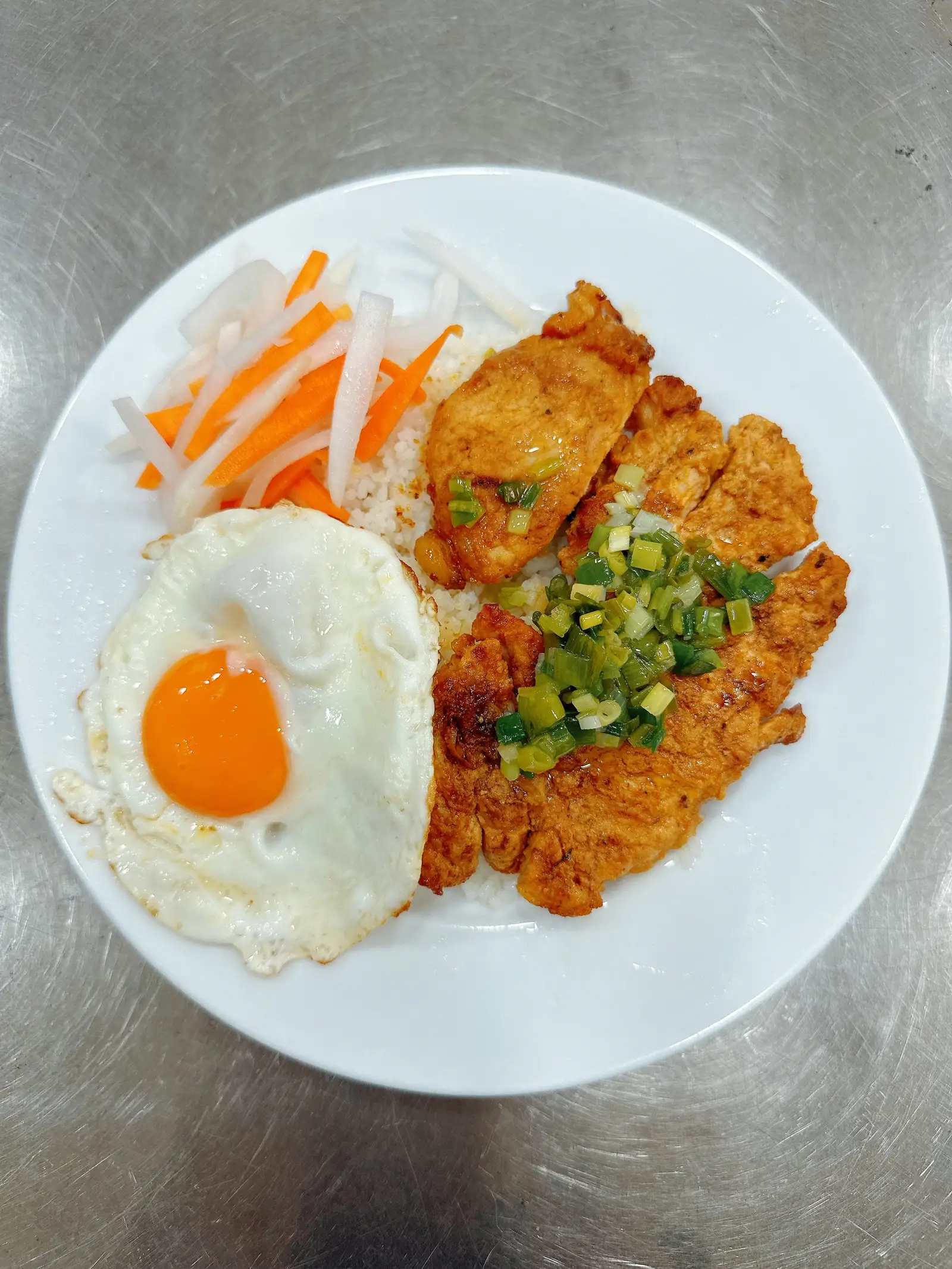 Cơm Sườn - Ốp La - 60.000 ₫ tại Quán Cơm Tấm Cây Bàng Ngày Xưa - Bùi Hữu Nghĩa