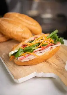 Hình ảnh Bánh mì chả lụa