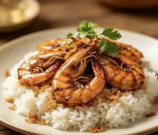 Cơm tôm rim - rau dưa -Tặng 1 phần canh (tuỳ ngày) - 45.000 ₫ tại Bà Út - Cơm Văn Phòng & Đồ Ăn Vặt - Trần Văn Đang