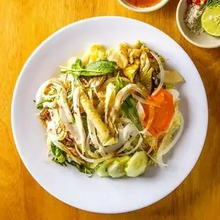 Cơm gà xé - 55.000 ₫ tại Cơm Gà Tam Kỳ Quốc Ân - Đào Duy Từ