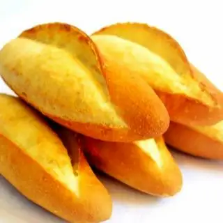 Bánh mì thêm - 10.000 ₫ tại Cô Trâm - Phá Lấu Bò & Gỏi Khô Bò - Bùi Đình Tuý