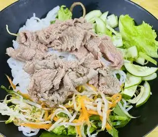 Bún Mắm Nêm Bò Tái - 59.000 ₫ tại Món Ngon Xứ Huế - Hoàng Hoa Thám