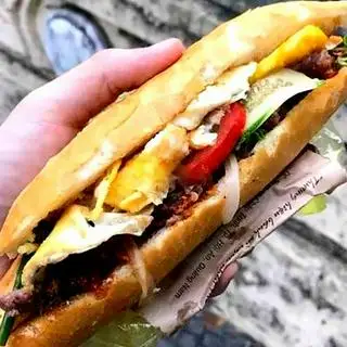Hình ảnh Bánh Mì Thập Cẩm Thêm Trứng