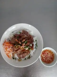 bún thịt nướng - 45.000 ₫ tại Bà Út - Cơm Tấm & Bún Thịt Nướng - Bùi Đình Túy