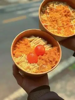 Hình ảnh Bông lan trứng muối - 2 trứng hộp tròn