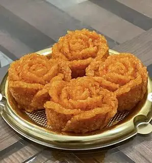 Xôi gấc đơm bông hồng vúng Thần Tài - Gia Tiên - 3 bông - 78.000 ₫ tại Xôi - Bánh Mì - Ngonn - Trần Văn Đang