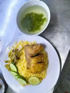 Hình ảnh Cơm Chiên gà Sốt me Ức gà