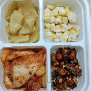 Hình ảnh banchan ăn kèm